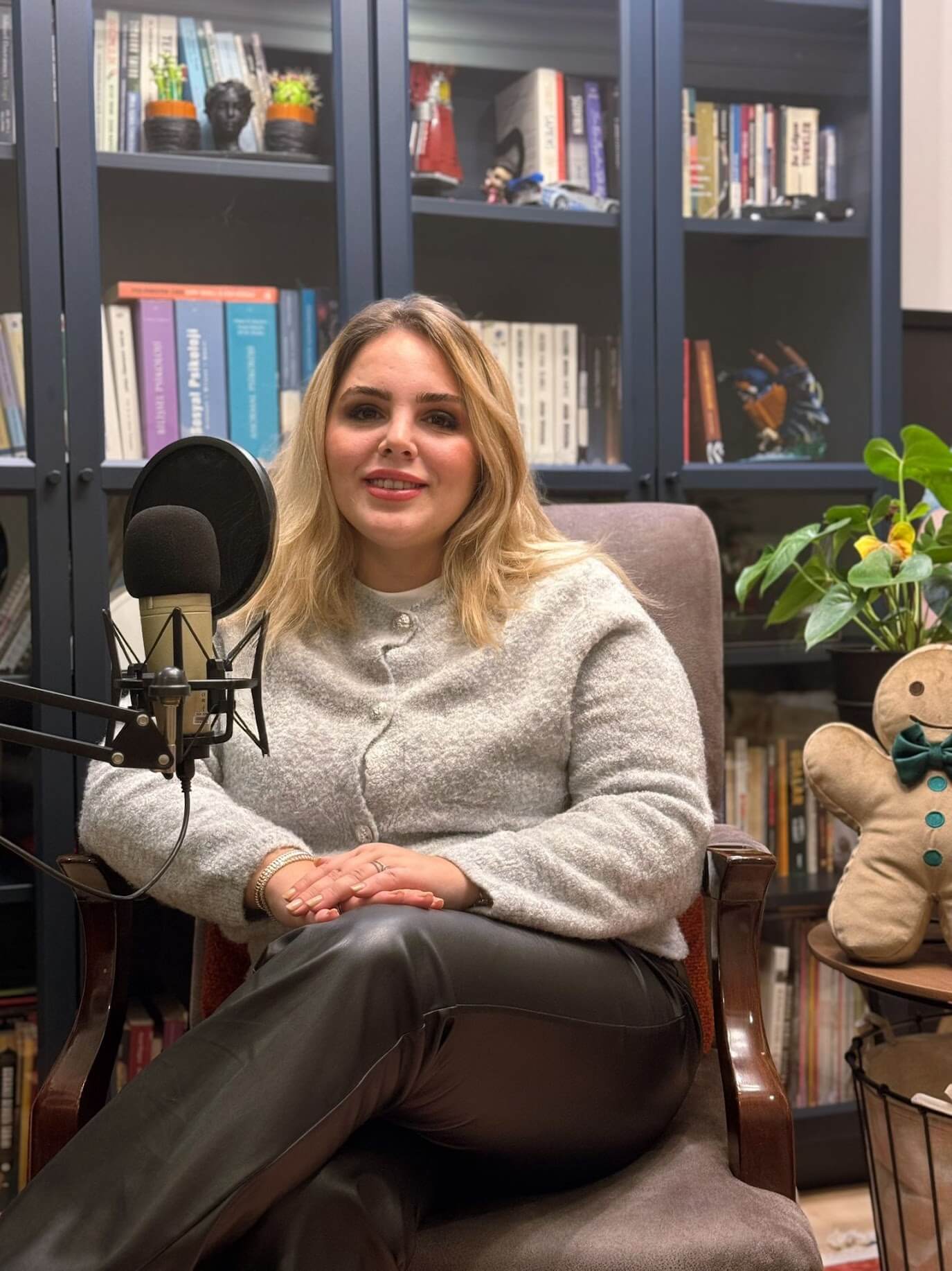 Nur Seçil Salur Metin logo